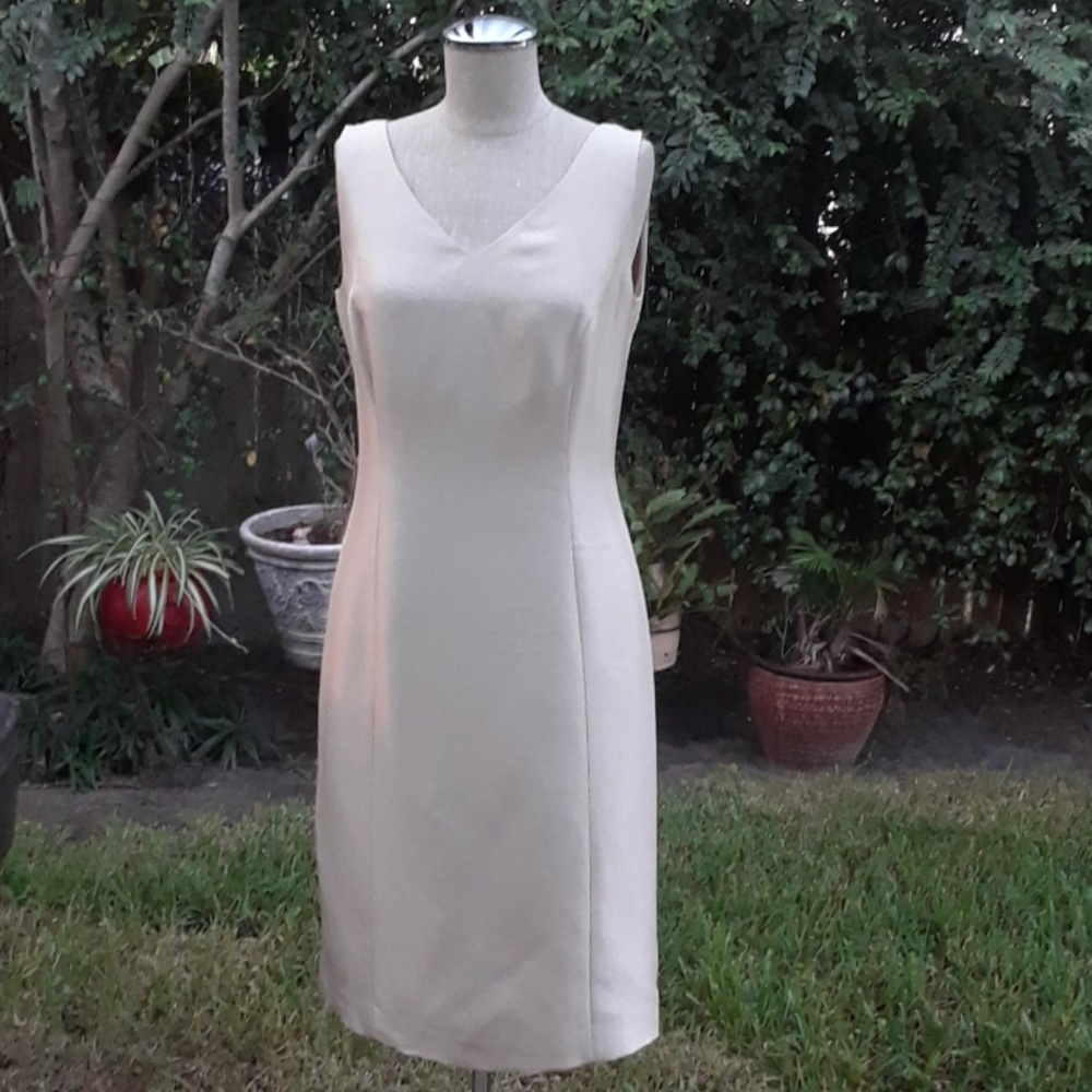 Ann Taylor size 4 100% silk NWT.